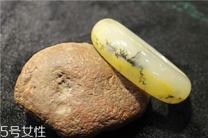 黃龍玉手鐲戴哪只手？手鐲佩戴要當(dāng)心