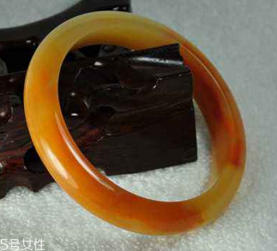 黃龍玉手鐲起棉怎么辦？正?，F(xiàn)象不必驚慌
