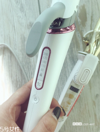 小泉成器陶瓷卷發(fā)棒好用嗎？好用的發(fā)型工具卷發(fā)棒