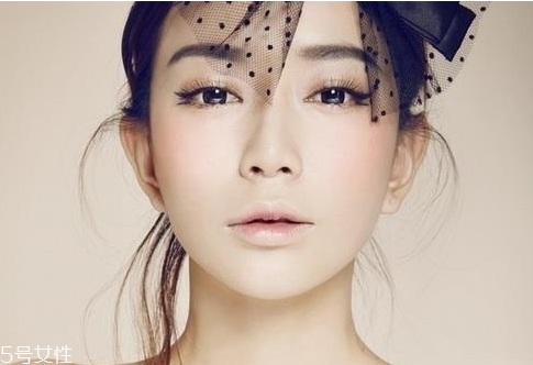唇紋怎么去除？淡化唇紋的唇膏推薦