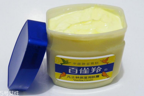凡士林涂嘴唇有什么好處？凡士林護唇小貼士