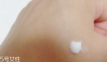 紀(jì)梵希水漾活妍面霜好用嗎？冰淇淋質(zhì)地的面霜評(píng)測(cè)