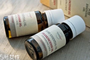 精油和植物油是一回事嗎？精油不是油脂