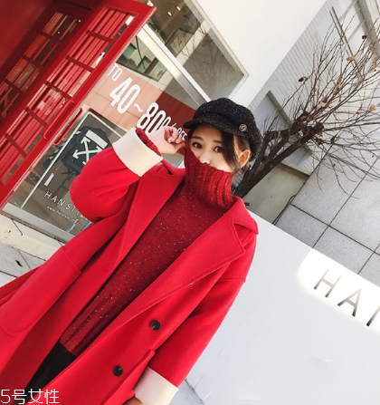 大紅色毛衣配什么顏色好看？色彩搭配很重要