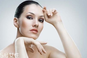 皮膚不吸收護膚品怎么回事？光用乳液面霜遠遠不夠