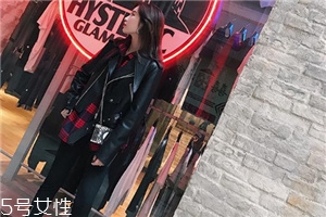 短款皮衣怎么搭配好看？酷girl的冬日選擇