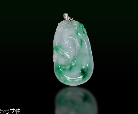 翡翠起膠是什么意思？起膠現(xiàn)象屬于高檔翡翠