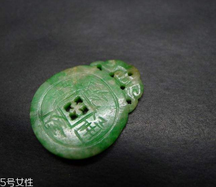 翡翠冰種和糯種哪個(gè)好？原來(lái)有這么大的區(qū)別