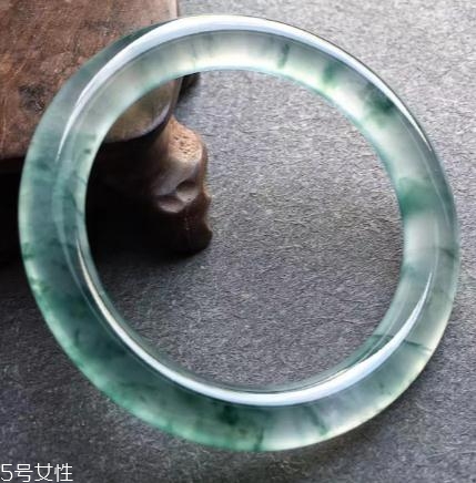 翡翠手鐲怎么看水頭？行家教你這樣挑