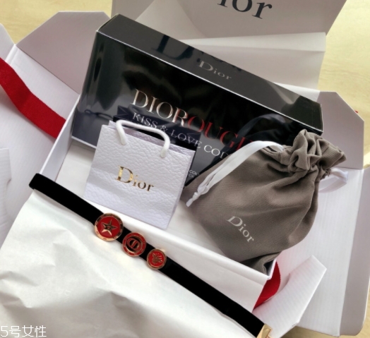 迪奧2018情人節(jié)限量多少錢？love kiss情人節(jié)口紅試色