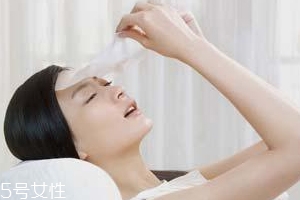怎么揭面膜不扯大毛孔？掌握方向很重要
