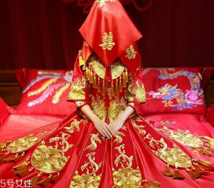 中式秀禾服和西式婚紗哪個(gè)好看？打造完美新娘