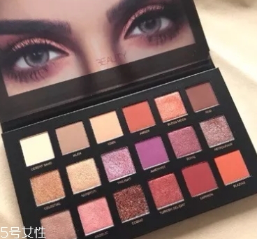 huda beauty沙漠盤(pán)色號(hào)試色