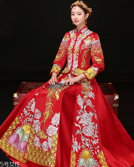 中式秀禾服和西式婚紗哪個(gè)好看？打造完美新娘