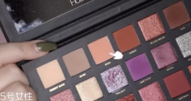 huda beauty沙漠盤怎么畫？油管大神一步步示范