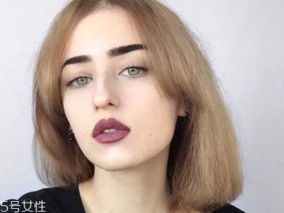 短頭發(fā)染什么顏色好看洋氣顯白？短發(fā)這樣弄好看又大方