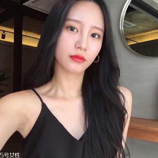 發(fā)量多女生適合什么發(fā)型？形象百變的你
