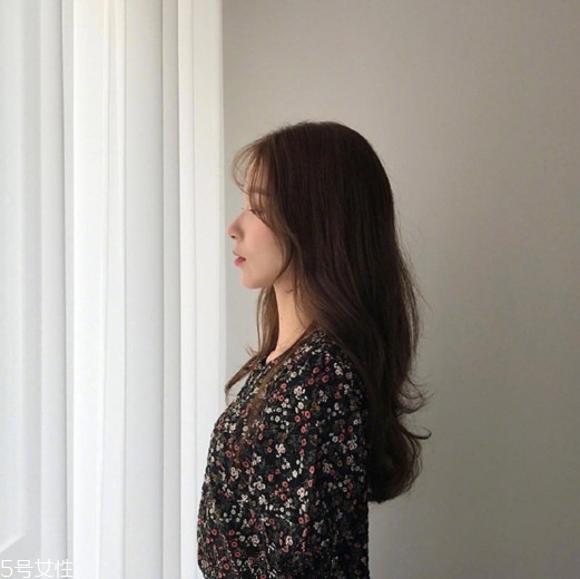 女生發(fā)質(zhì)軟適合什么發(fā)型？胖圓臉顯瘦發(fā)型參考