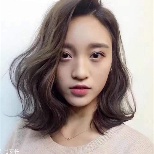 齊肩發(fā)怎么燙好看？女生發(fā)型設計與臉形搭配
