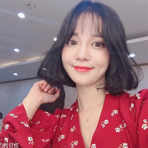 發(fā)量多女生適合什么發(fā)型？形象百變的你