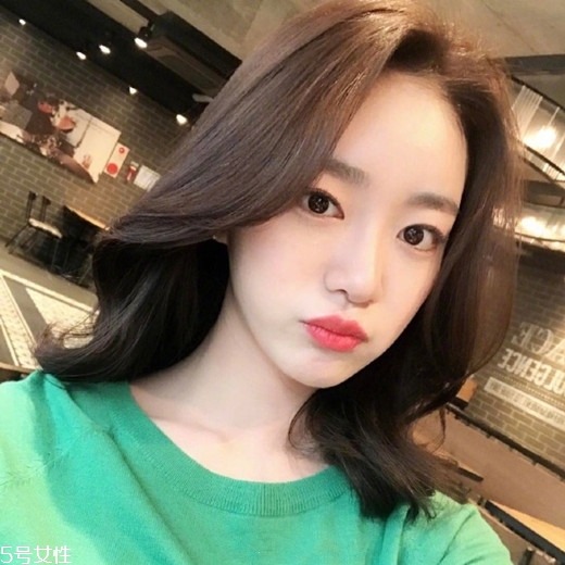 發(fā)量多女生適合什么發(fā)型？形象百變的你