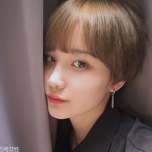 女生發(fā)質軟適合什么發(fā)型？胖圓臉顯瘦發(fā)型參考