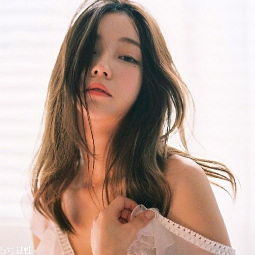 發(fā)量多女生適合什么發(fā)型？形象百變的你