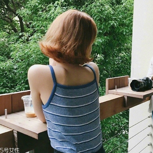 齊肩發(fā)怎么燙好看？女生發(fā)型設(shè)計與臉形搭配