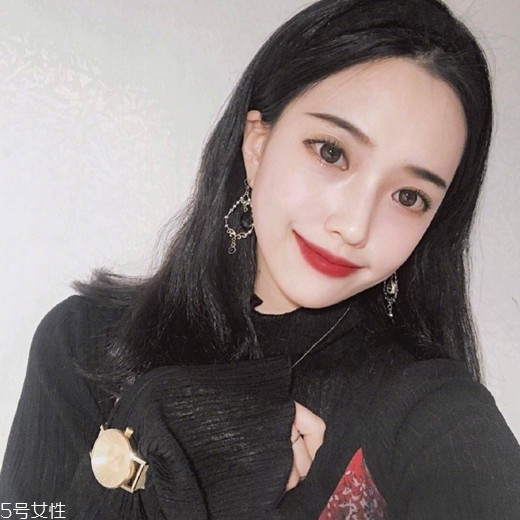 齊肩發(fā)怎么燙好看？女生發(fā)型設(shè)計與臉形搭配