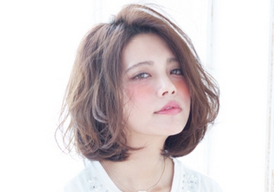 齊肩發(fā)怎么燙好看？女生發(fā)型設(shè)計與臉形搭配
