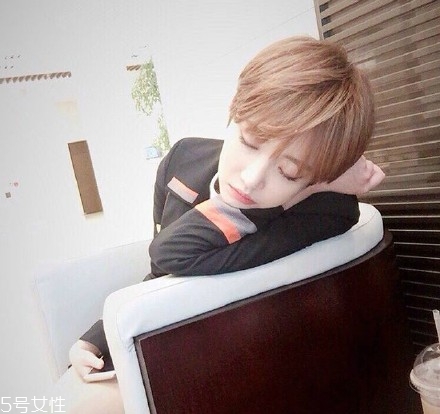 短發(fā)適合扎什么發(fā)型？剪短發(fā)這么好看