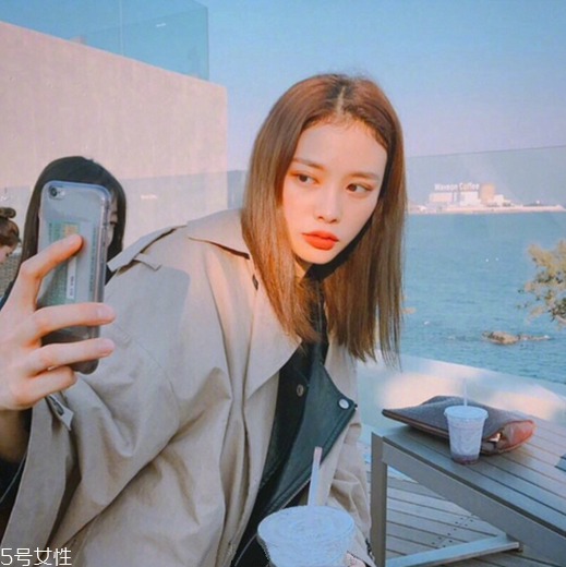 齊肩發(fā)怎么燙好看？女生發(fā)型設(shè)計與臉形搭配
