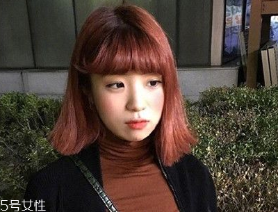 短頭發(fā)染什么顏色好看洋氣顯白？短發(fā)這樣弄好看又大方