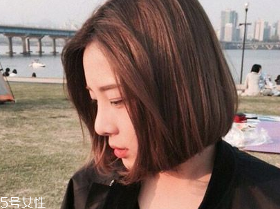 短頭發(fā)染什么顏色好看洋氣顯白？短發(fā)這樣弄好看又大方