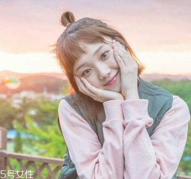 李圣經(jīng)同款短發(fā)怎么打理？吹頭發(fā)的時(shí)候盡量吹發(fā)根