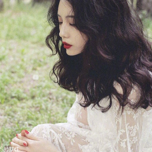 發(fā)量多女生適合什么發(fā)型？形象百變的你