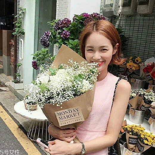 齊肩發(fā)怎么燙好看？女生發(fā)型設(shè)計與臉形搭配