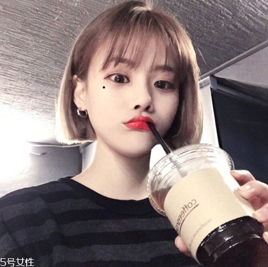 發(fā)量多女生適合什么發(fā)型？形象百變的你