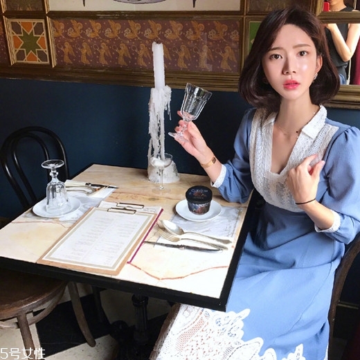 發(fā)量多女生適合什么發(fā)型？形象百變的你