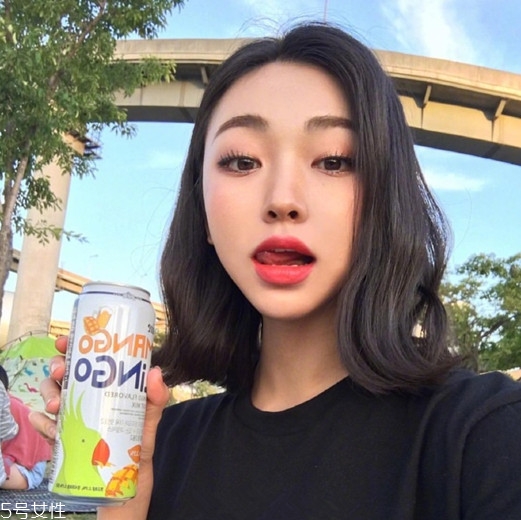 齊肩發(fā)怎么燙好看？女生發(fā)型設(shè)計與臉形搭配