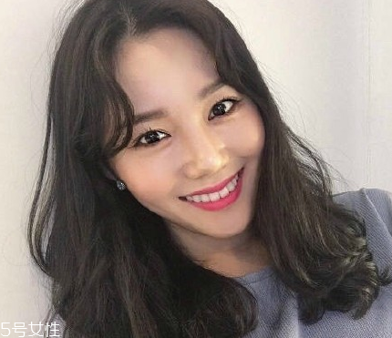 凌亂小卷中長發(fā)怎么弄好看？超美的凌亂小卷中長發(fā)