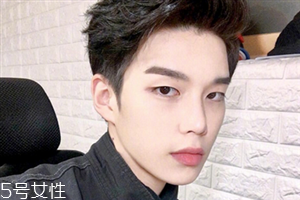 2018男生流行什么發(fā)型款式？2018男生染發(fā)顏色推薦