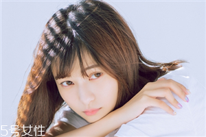 2022最流行的發(fā)色顯白？不同膚色適合不同發(fā)色