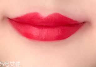唇彩怎么涂？按照步驟涂抹