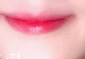 唇彩怎么涂？按照步驟涂抹