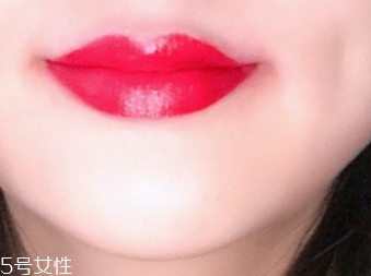 唇彩怎么涂？按照步驟涂抹