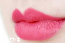 怎么涂口紅不顯唇紋？關(guān)鍵是做好打底