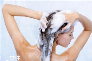 怎么用洗發(fā)水不會脫發(fā)？拯救掉發(fā)星人