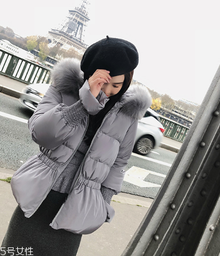 短款羽絨服怎么搭配？小個(gè)子女生的顯高利器
