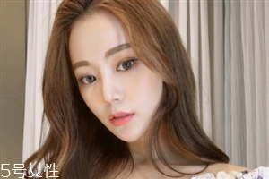 凌亂小卷中長發(fā)怎么弄好看？超美的凌亂小卷中長發(fā)